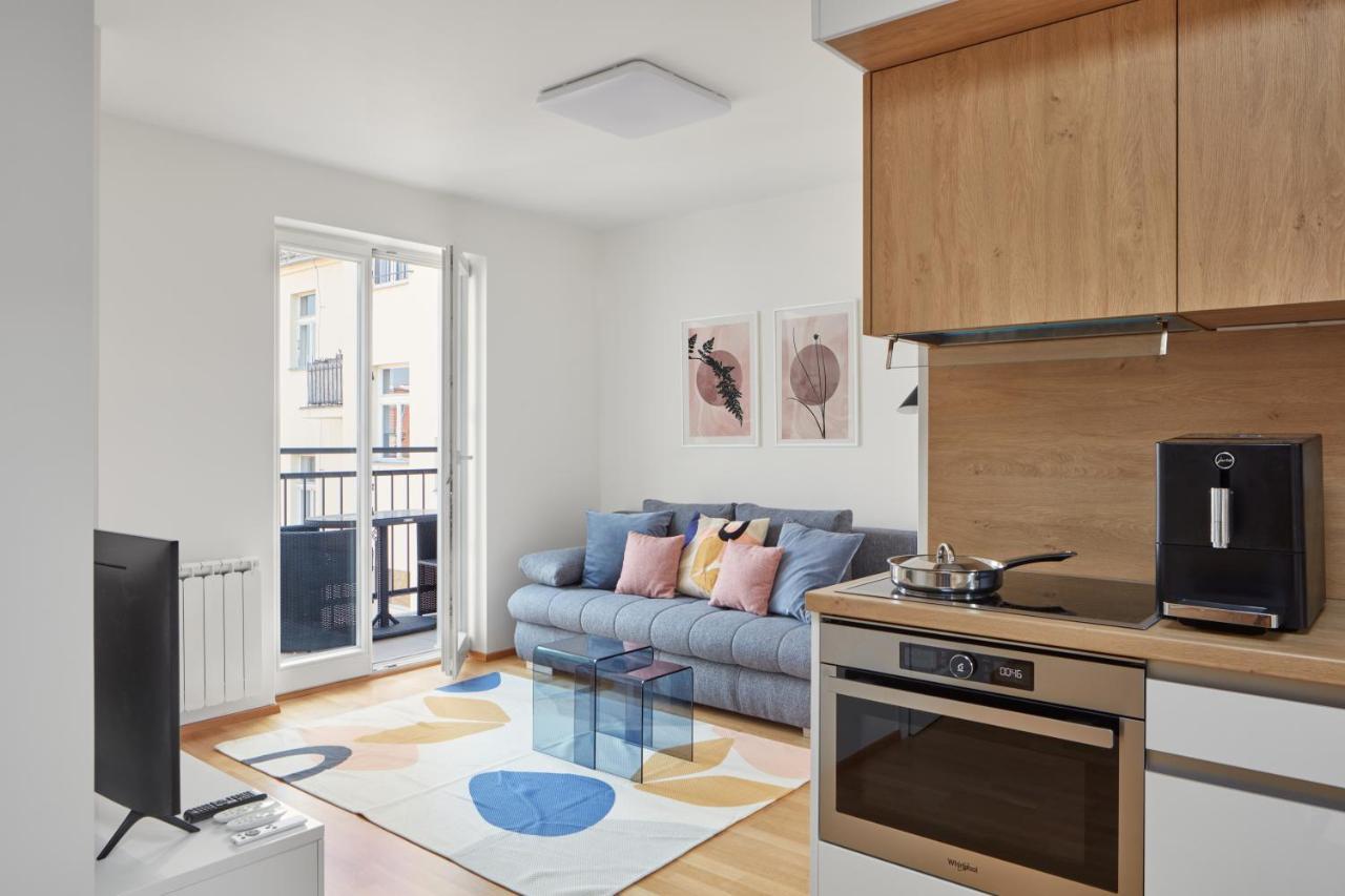 Bright Apartment In New Town By Prague Days ภายนอก รูปภาพ